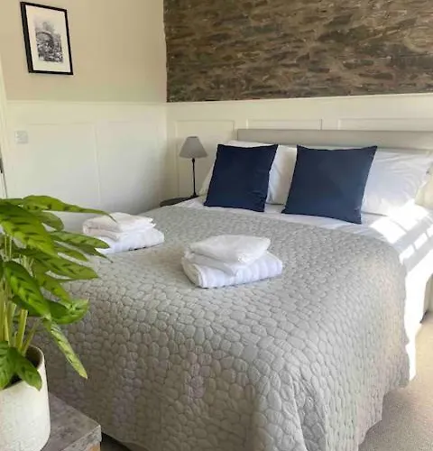 4 Beckside Guest house